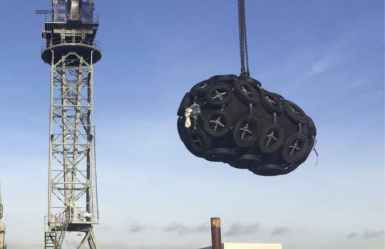 Défenses pneumatiques avec filet de pneus